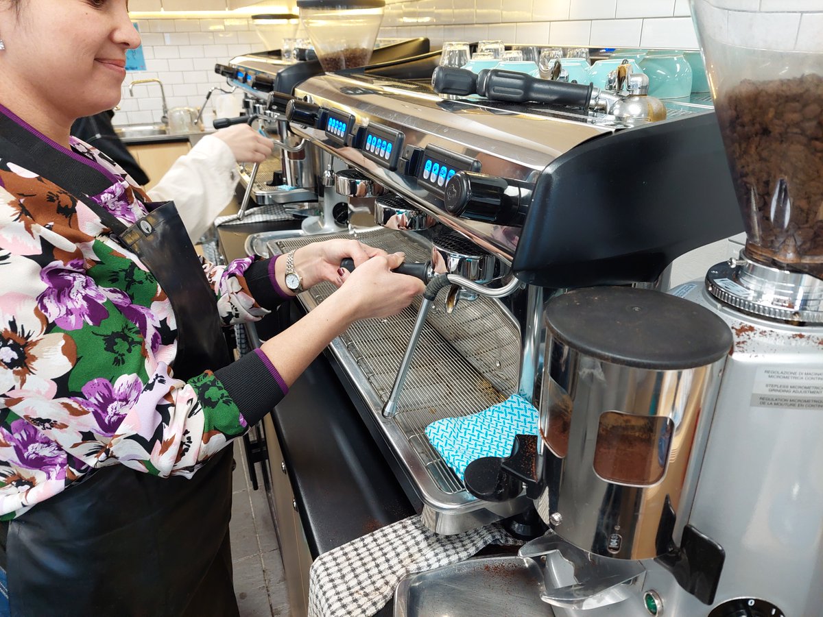 Students from our Sydney Campus learning the art of coffee making in our Barista class ☕.

#baristacourse #baristadiary #baristatraining #baristaskills #baristagram #baristaart #baristalove #baristaswag