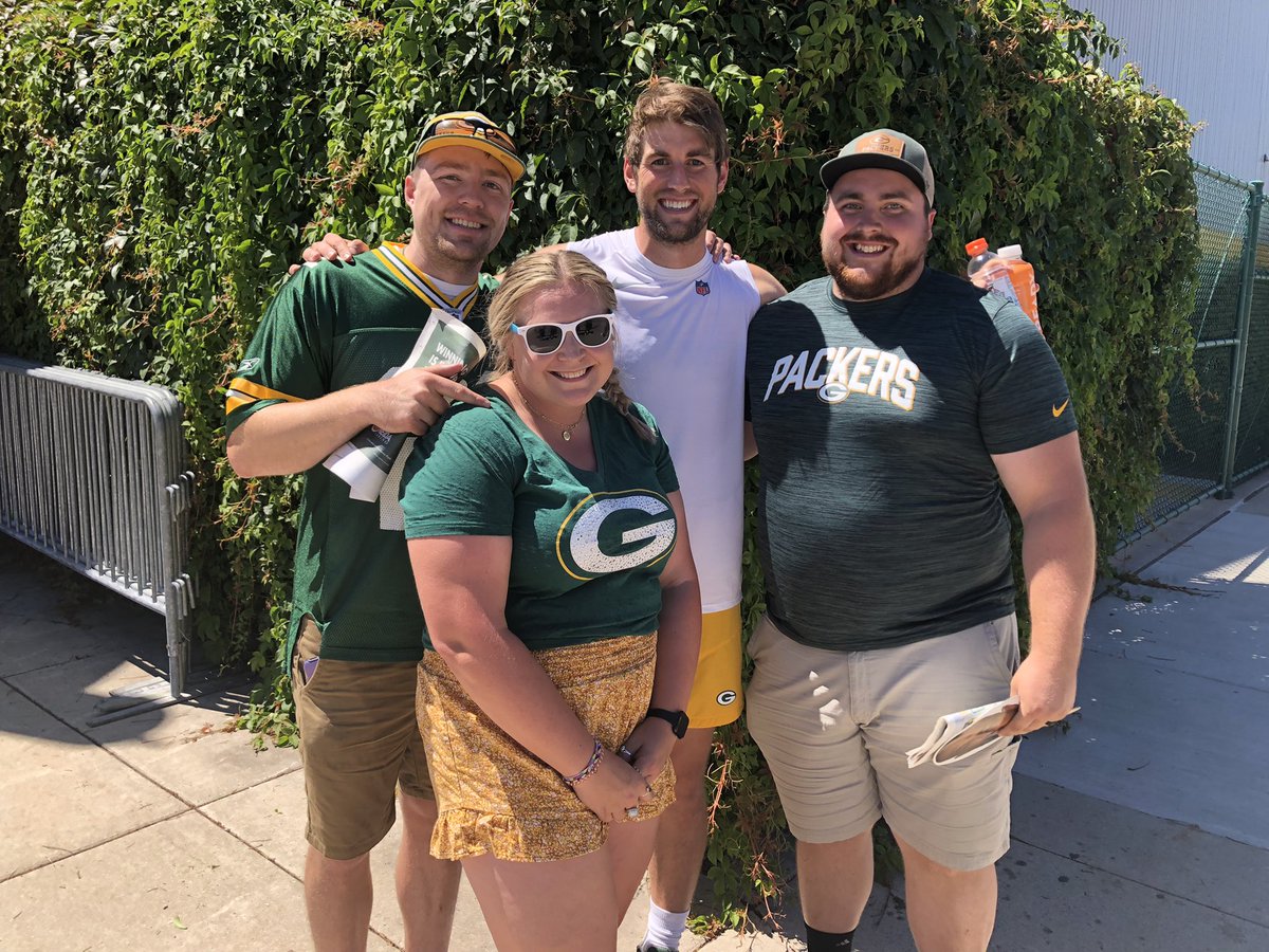 ThugSnowplow's tweet photo. #getloudlambeau Danny Etling our favorite QB https://t.co/5mdevsfmmd