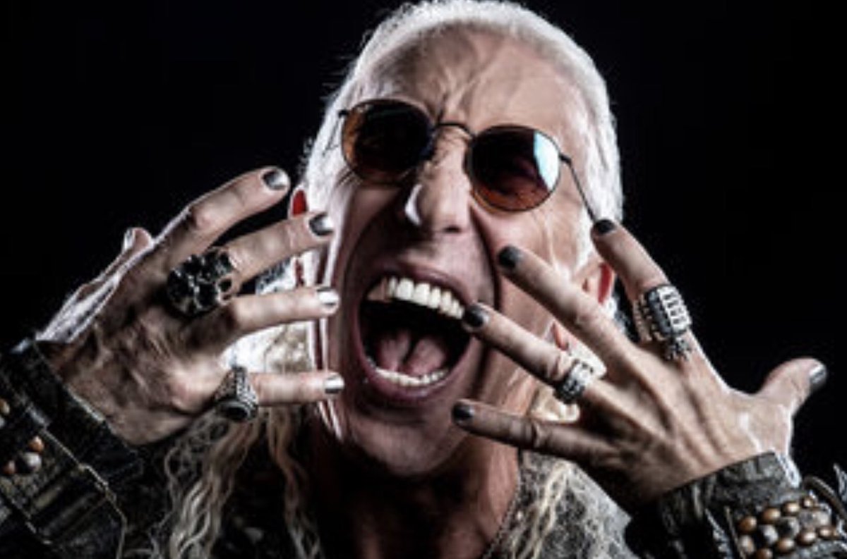 PaulArthurVover's tweet photo. Now playing “Stand” by @deesnider from the awesome “Leave a scar” #leaveascar live online now! @HRReading @NapalmRecords https://t.co/YN6jHMtFYG