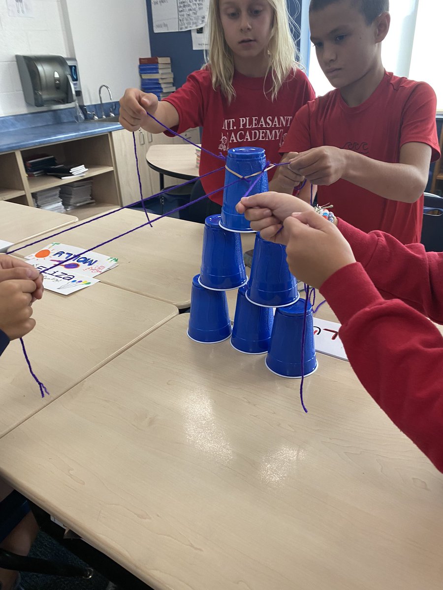 Rosa5thGrade's tweet photo. Cup stacking team building with 5S today! https://t.co/UlgHYmMaQa