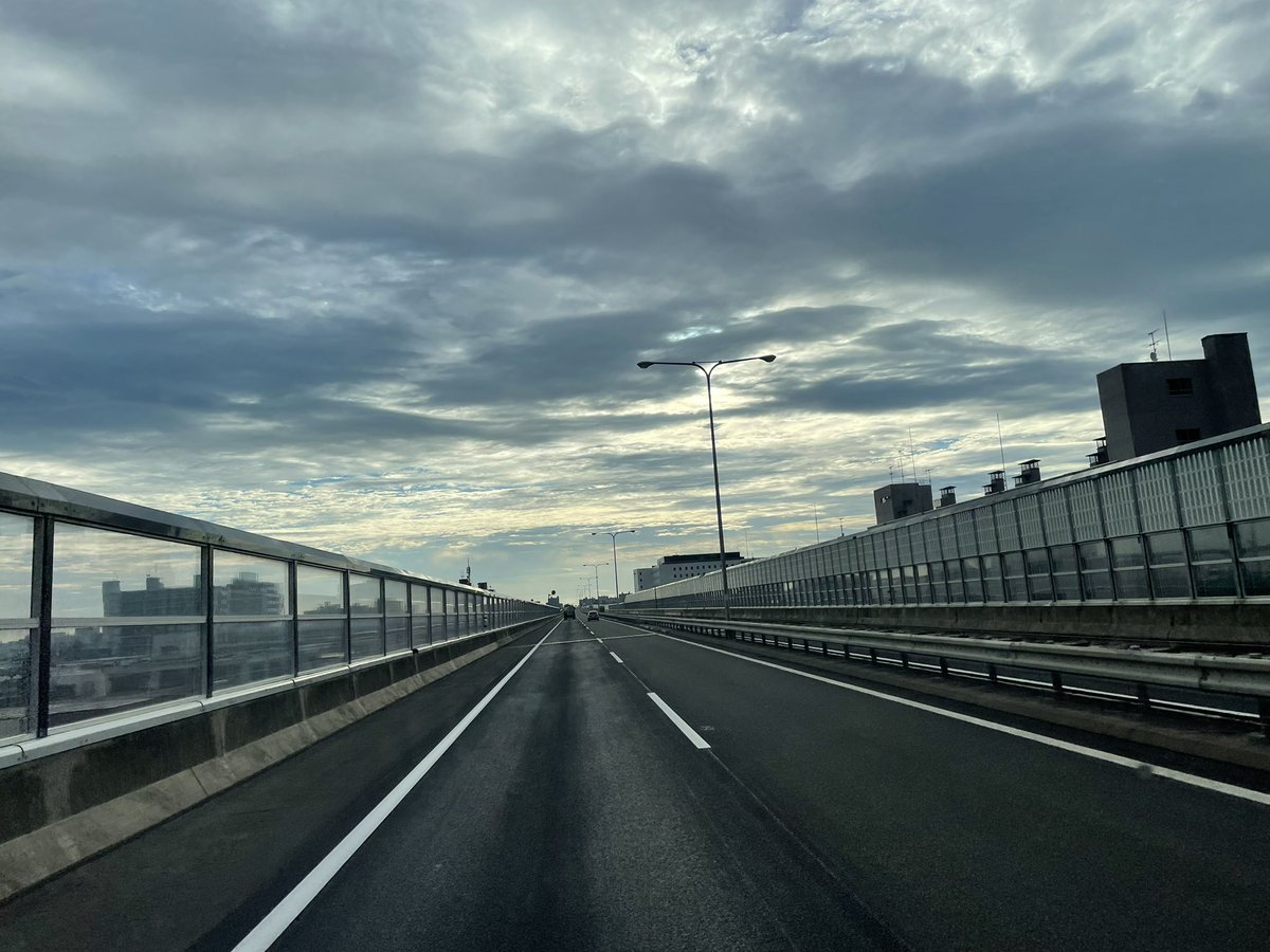 mattyokun01's tweet photo. 眠たいぞ〜！
昨日1人で2時間半かけて綺麗に積んだのにアオリ閉まらんかった… https://t.co/XZKynfJIns