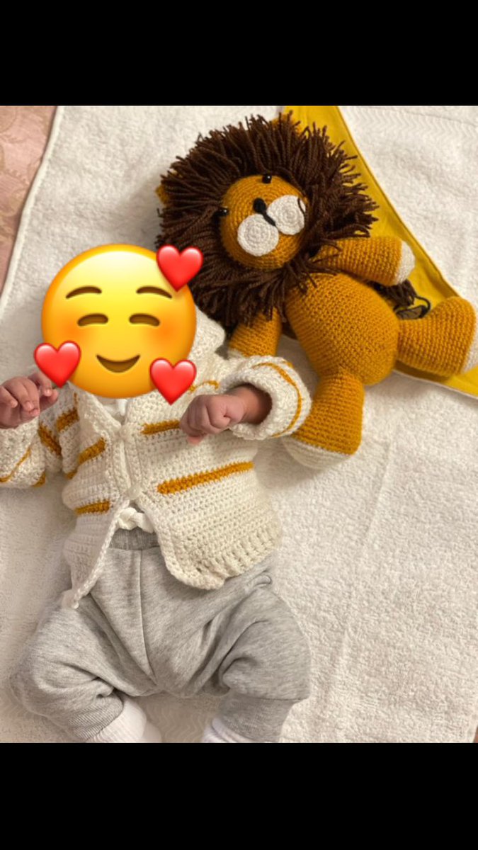 madebyFSokhna's tweet photo. Coucou les gens de Twitter 🥰🥰Moi c’est Fatou Sokhna j’ai 17 ans et j’ai commencé le crochet il ya bientôt 2ans lol. Tout ce que vous pouvez imaginer que ça soit des hauts,  des maillots de bain, des habits et doudous pour bébé et même des sacs 😂😂je fais du toutt https://t.co/5KwSRHVuhJ