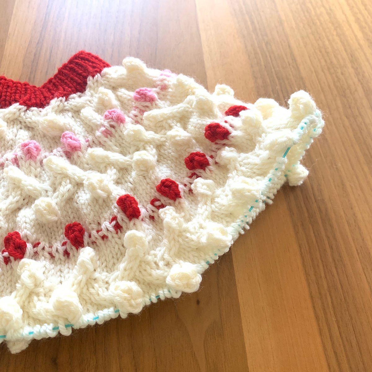 motoemon0319's tweet photo. ふっくら丸ヨーク🍰
ピンクと赤の配色が気に入ってます☺️

#knit #knitstagram #いとへんフリースタイル #puppyyarn #パピー毛糸 #queenanny #クイーンアニー https://t.co/YVC7dqzLkJ