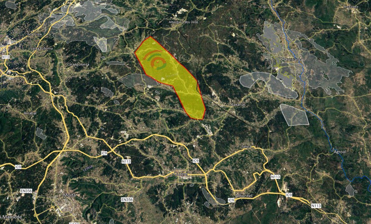 VOSTPT's tweet photo. ℹ️🔥 #IROurém, #Espite #Urqueira: o incêndio está ativo e progride em direção a sul
🟠Área de interesse 2200 ha (não necessariamente ardida) 🔥ℹ️
https://t.co/ExDoximdC7 https://t.co/GugopqbP4S