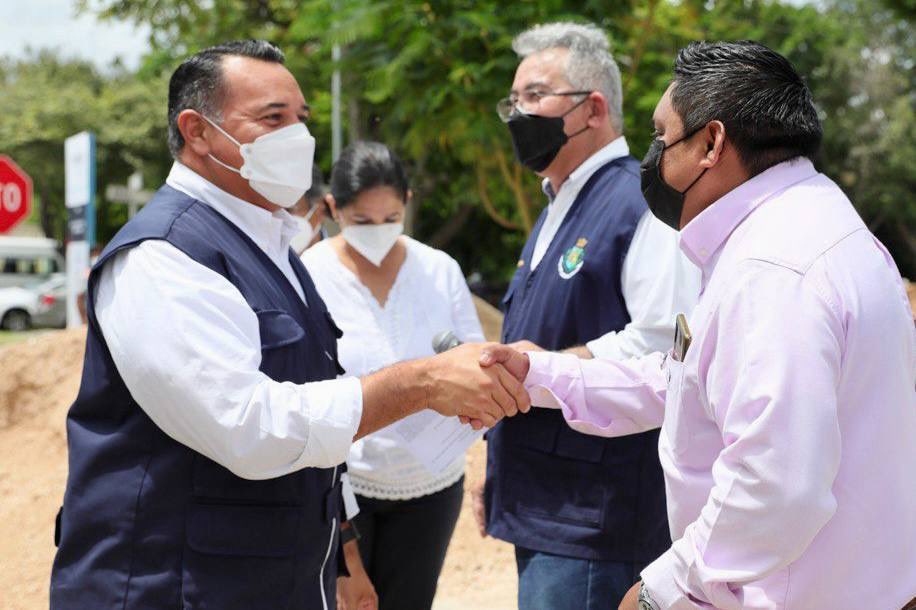 AyuntaMerida's tweet photo. de #Chalmuch y #Susulá la rehabilitación de sus parque principales, en los que se realizan los trabajos de: https://t.co/wFgnQBV1h9