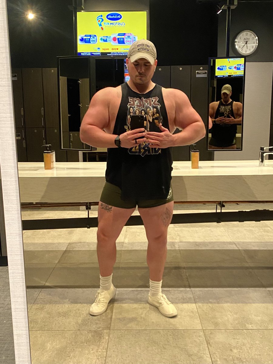 lilith’s flare on Twitter "boy toy named toph"