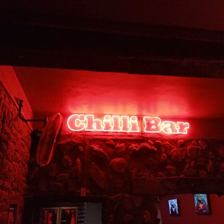 djselwynb's tweet photo. Where old friends meet #chillibar https://t.co/I1QF5iR7VD