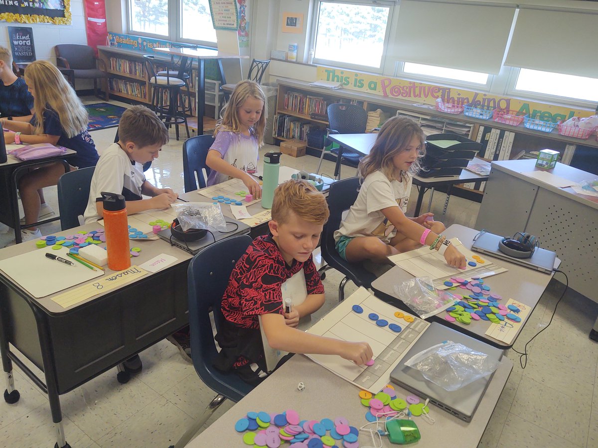 lswardenski4's tweet photo. Fourth Grade had fun learning about place value! #ibtigerpride https://t.co/S2OMU8oia5