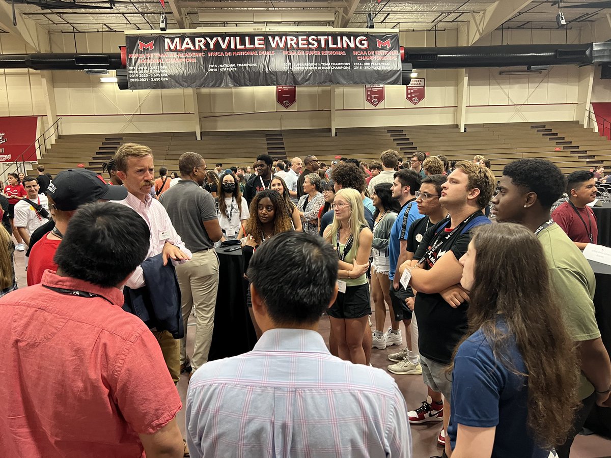 MaryvilleU's tweet photo. Great turnout at the Academic Social #FinallyASaint https://t.co/J1TnUa3Fp6