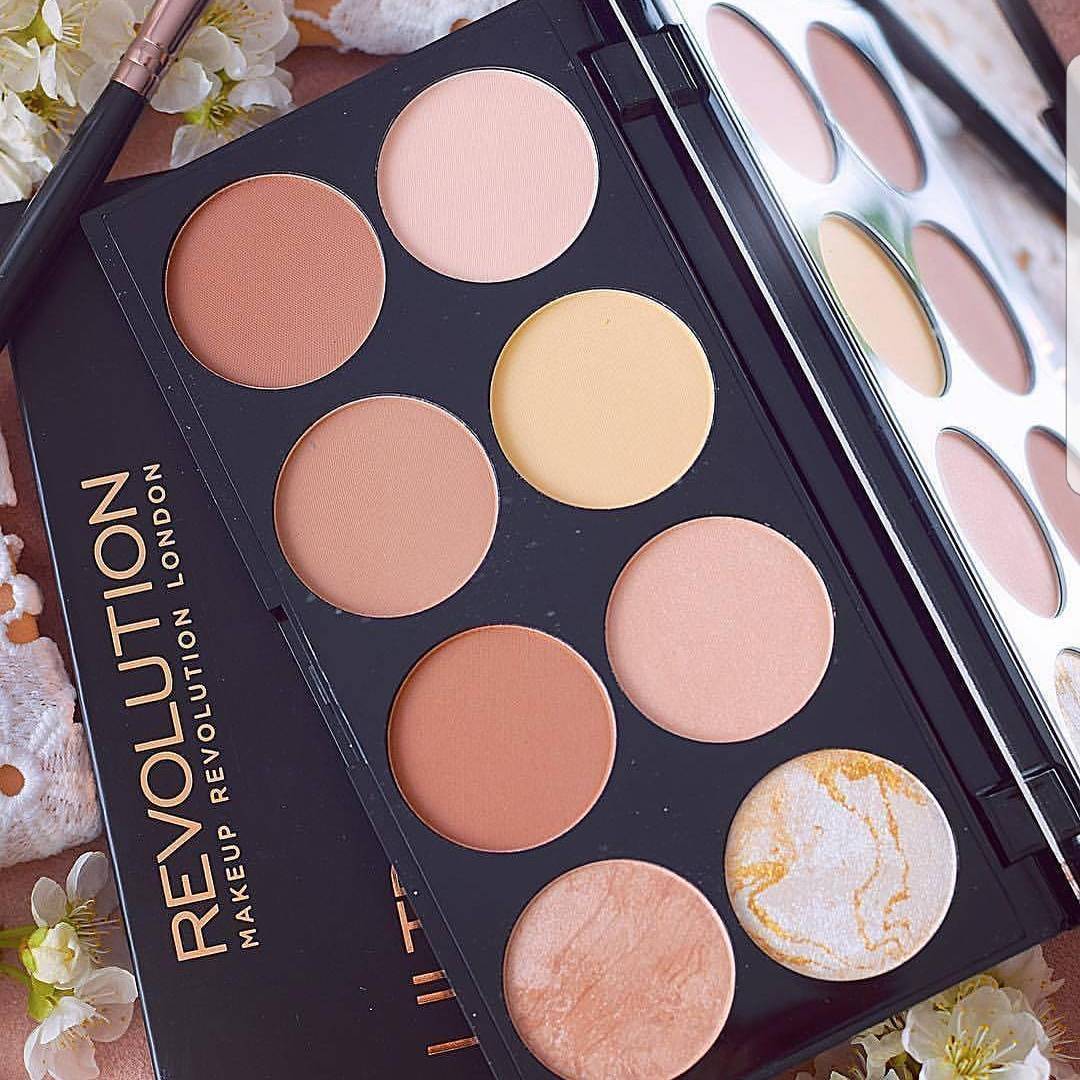 UniversCosmetix's tweet photo. #Makeup_Revolution Ultra Contour ❤

✅ Comprend 8 teintes idéales pour parfaitement travailler le contour de votre visage 🥰

▫️Illumine votre teint

▫️Teintes claires : mettre en évidence certaines parties de votre visage

▫️Teintes plus foncées : cachent les imperfections https://t.co/X3MwywXzyz