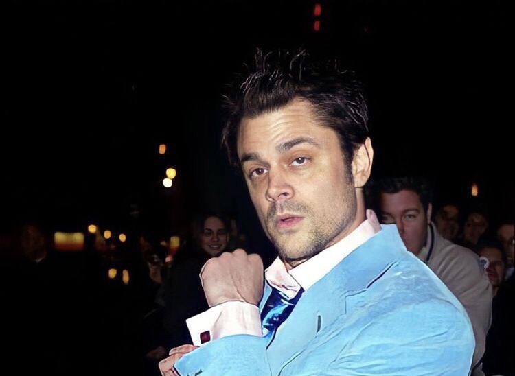 his swagless looks and cringe fail personality has captivated me