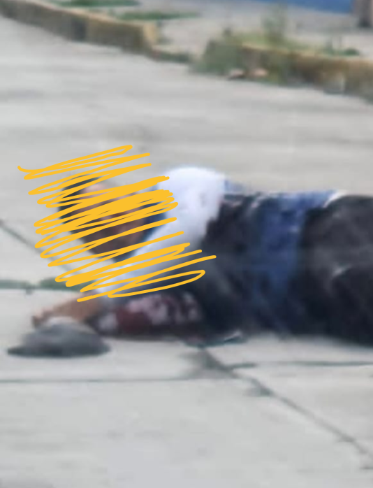 DIxtapaluca's tweet photo. Lo rafaguean en la colonia Alfredo del Mazo y sobrevive!
Dejan cartulina!
19/08/2022
IXTAPALUCA. Edoméx. 19 de agosto de 2022.- Una persona del sexo masculino es rafagueado a balazos, por sujetos que viajaban en una motocicleta deportiva... 
https://t.co/6JKMpcXSRs https://t.co/nEZbFbjuNh