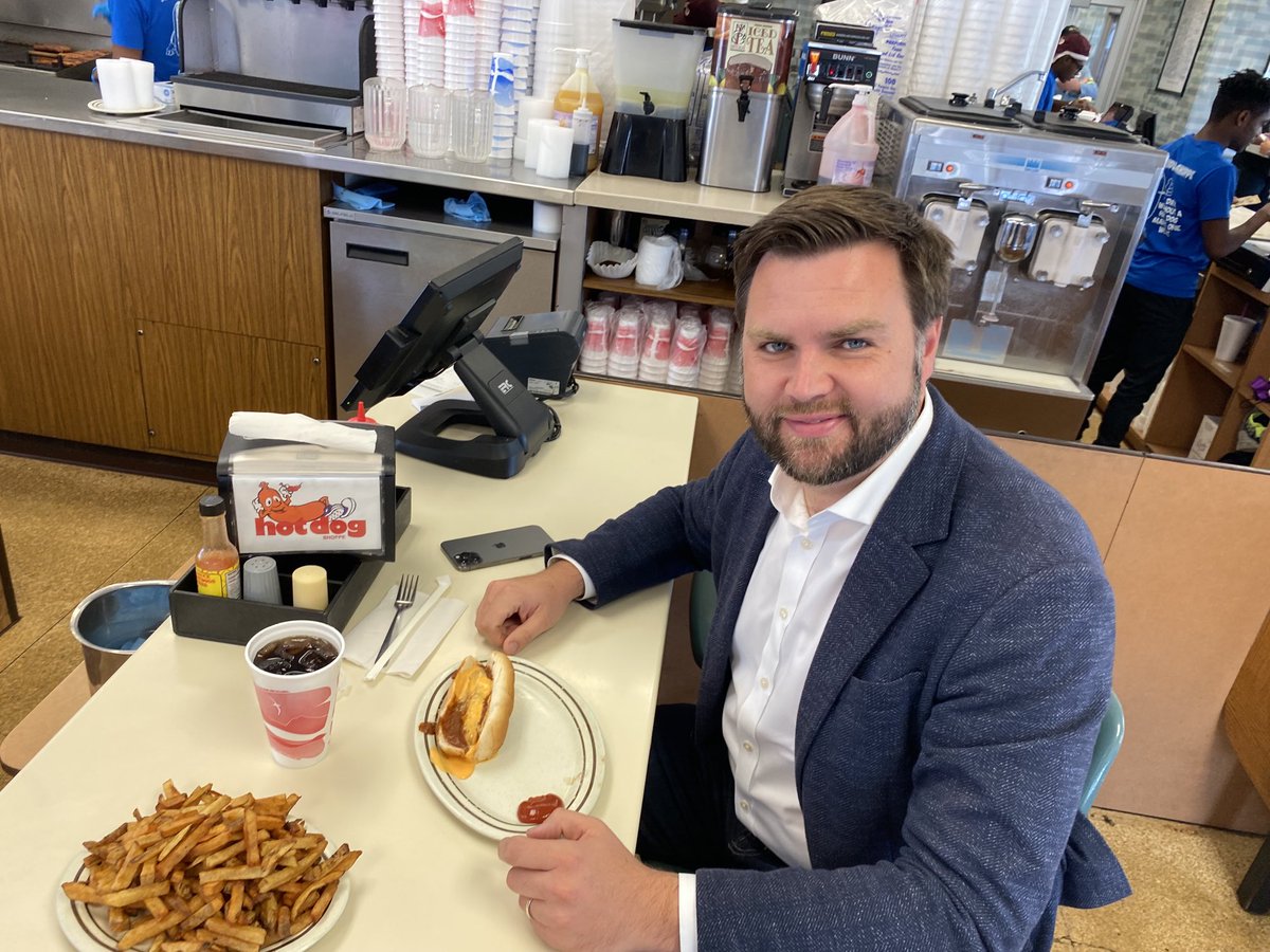 JDVance's tweet photo. Finally stopped at the Hot Dog Shoppe in Warren, today. Awesome food and people. Next up: rally with ⁦@RonDeSantisFL⁩! https://t.co/QTJPBBvbmj