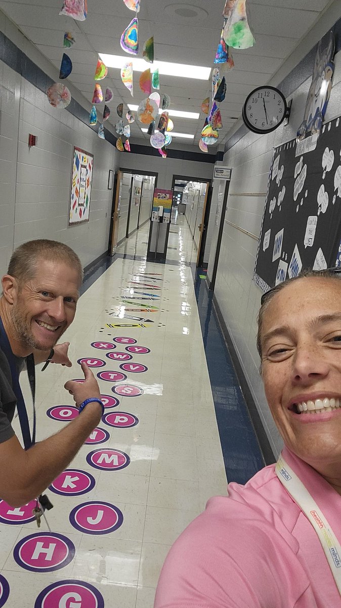 CdrPhysicalEdu1's tweet photo. @jlobianc @SHAPE_America Having Angela Stark, the Health Moves Minds Guru out to our school to see some of our new movement activities💪👍😄 @KY_SHAPE #HealthMoveMinds https://t.co/X8eAhLswJy