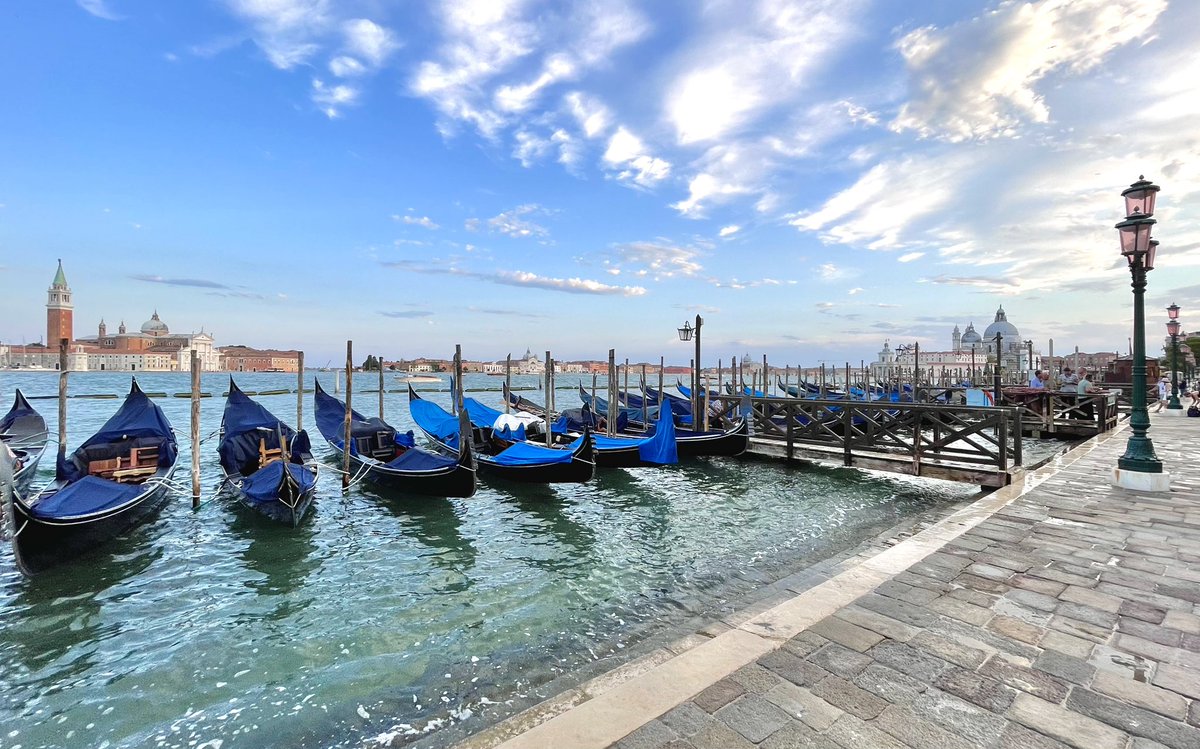 TI AMO VENEZIA ✨💖✨

#FBF to this time last year when I spent a few days galavanting around Venice. What a magical place! 😍 The city is known for its architectural wonder, rich history, delicious food, and romantic….instagram.com/p/ChdMinBOODR/…