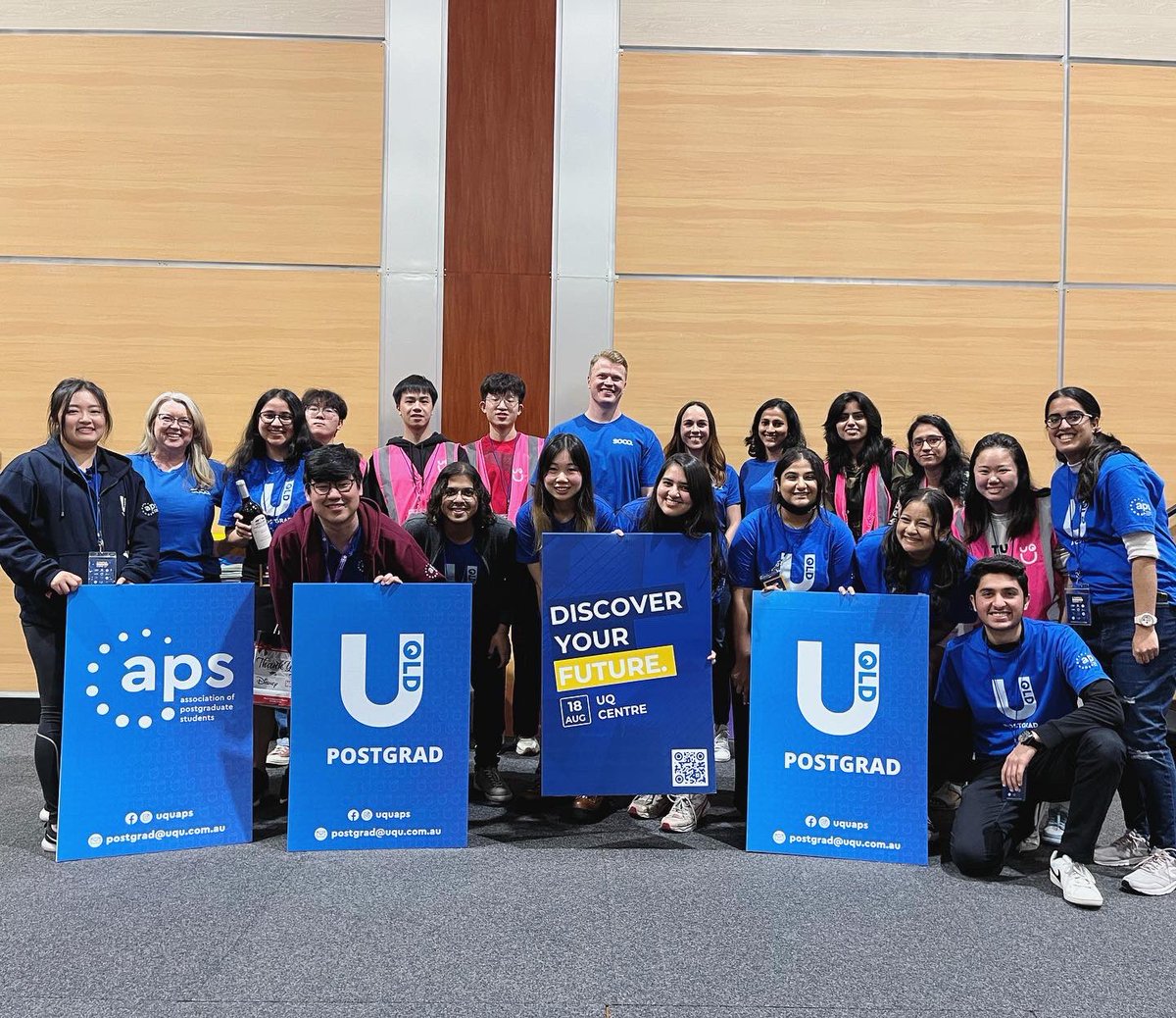 RickyNYLee's tweet photo. Lots of thanks to the volunteers, 50+ industry partners and UQ Association of Postgraduate Students for the opportunity to organise my first careers expo! 
Had ample of fun and fostered some amazing connections with students and companies 🤩
#campuscareers2022 #uqpostgrad #uq https://t.co/C6wGGxfMdX