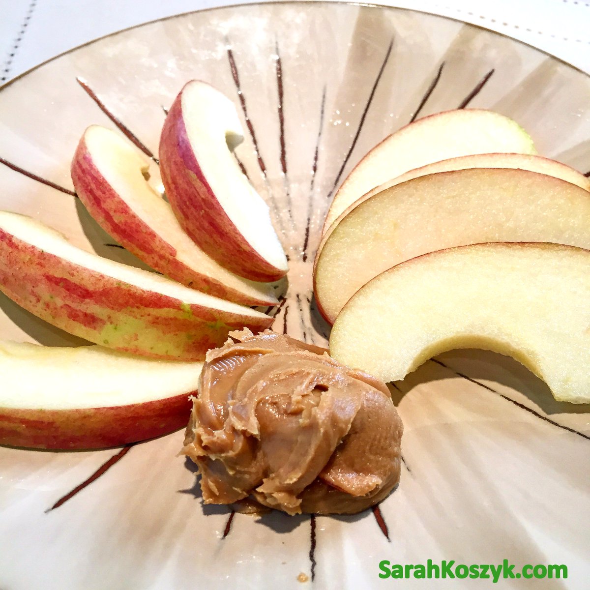 SarahKoszykRD's tweet photo. 18 Fabulous Back-to-School Snacks Your Kids can Make
https://t.co/7H0zCmvQh7
They are Easy. Delicious. Nutritious. Fun.
*You can eat them yourself, too!
#healthysnacks #backtoschoolsnacks #backtoschool #snacks https://t.co/y7QeAHcZOI
