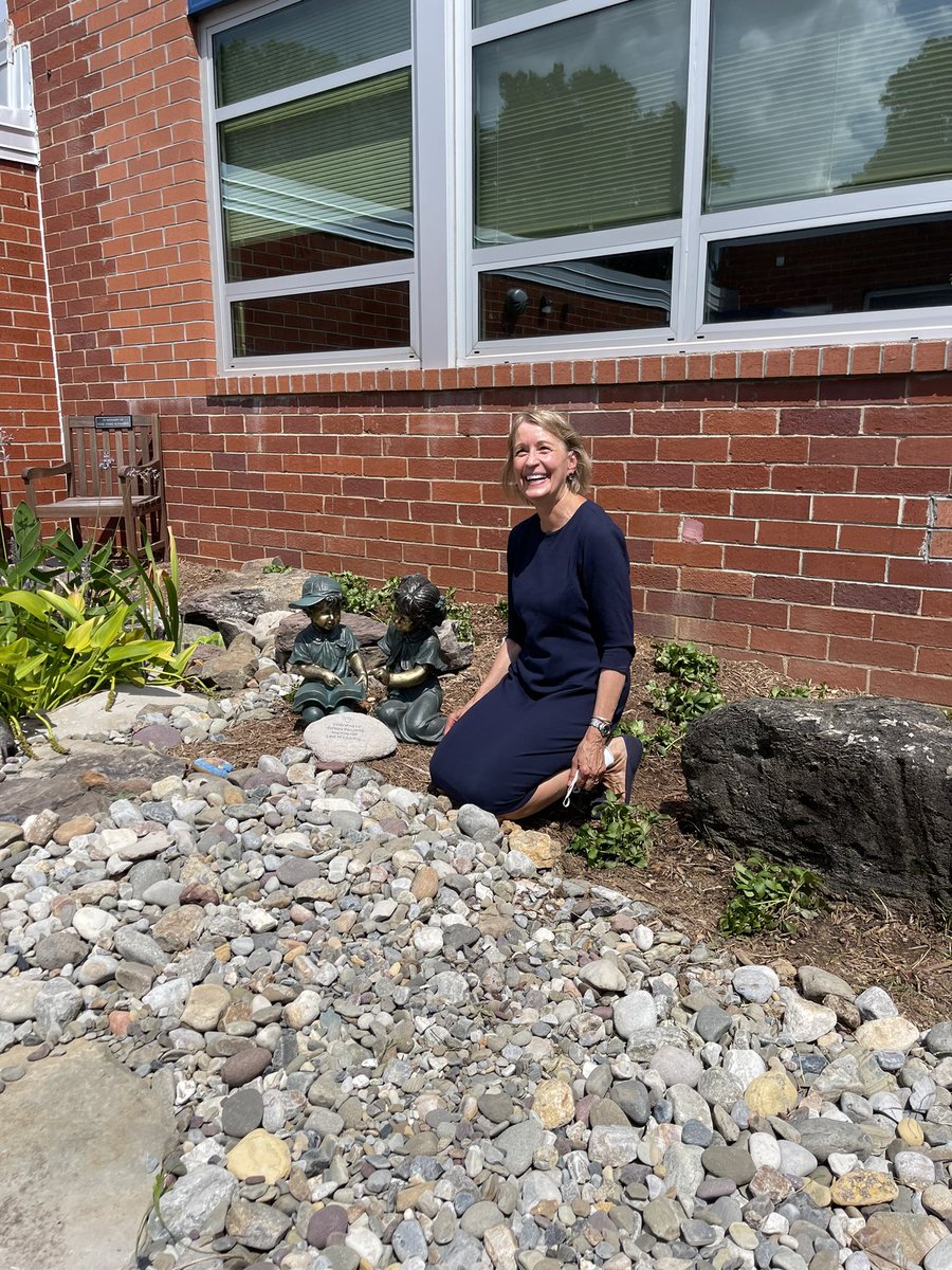 Ms_Lilienthal's tweet photo. Congratulations and best wishes to Barbara Bosworth as she retires from FCPS after many years of inspiring reading, kindness, and lifelong learning in children and adults alike. Her contributions to education, FCPS, and Haycock ES are innumerable. Her legacy will continue! https://t.co/DSjXndLAHv