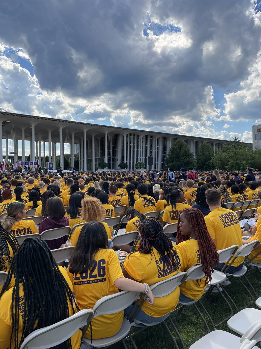 ORCiesielski's tweet photo. I love traditions! #HelloUAlbany and welcome #classof2026 https://t.co/AiwC7K19z7