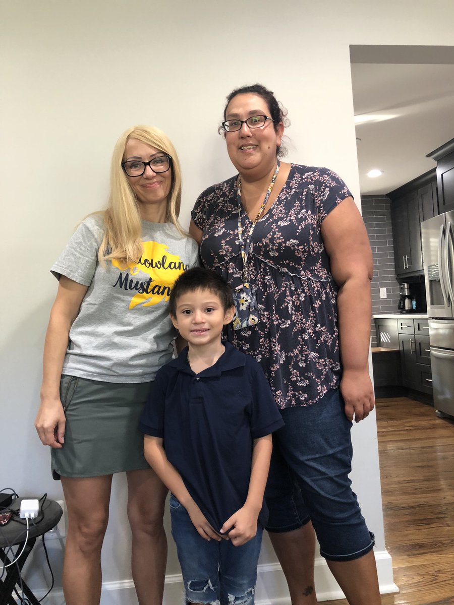 MsStolzMustangs's tweet photo. Visiting our First Grade Families! @MeadowlandElem @MustangPurdy https://t.co/NT6O4ijzL0