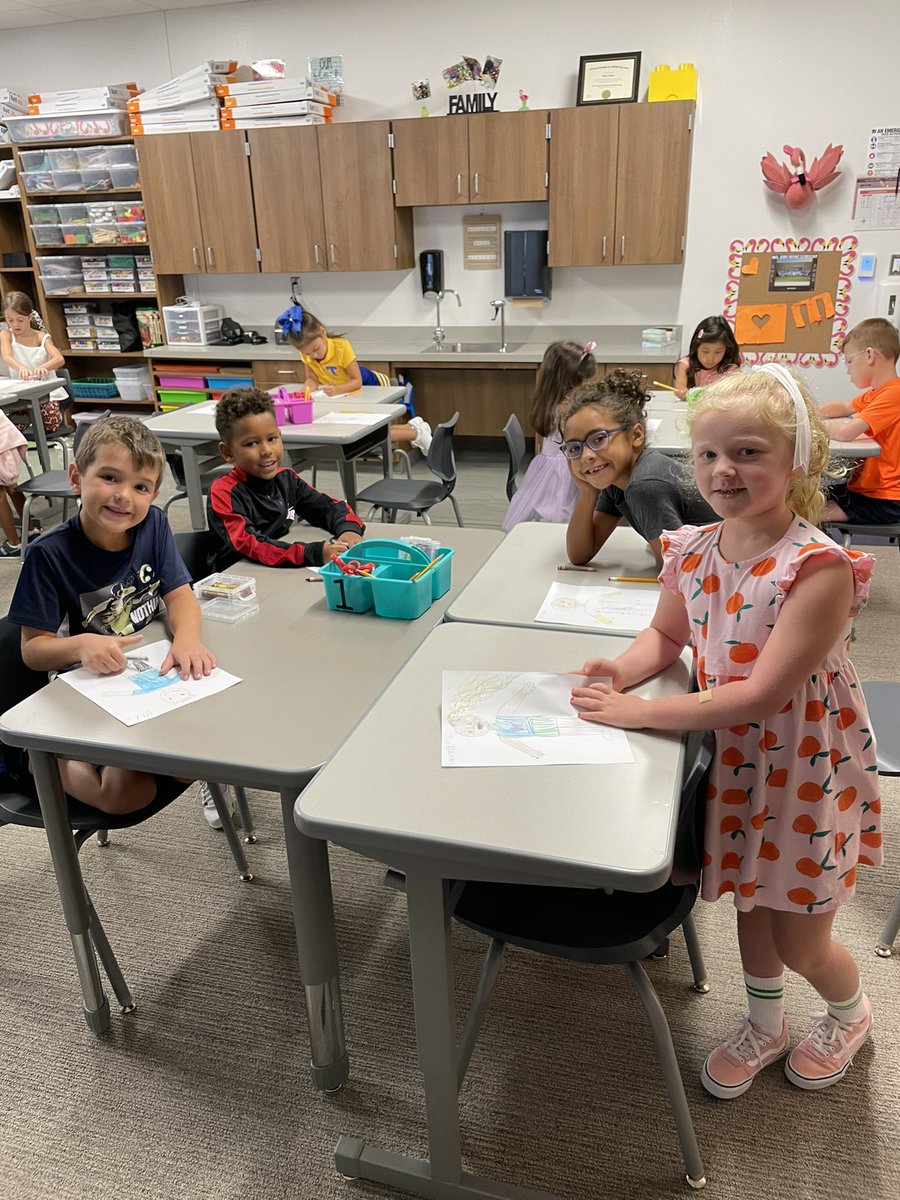 Bryant_STEAM's tweet image. First grade learned they are all engineers! We also studied the engineering design process and drew ourselves and what we want to invent! #ProsperProud #tinyengineers #blazingtrails @PISDBryantElem