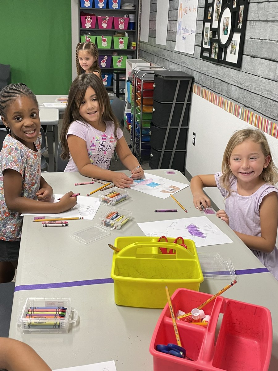 Bryant_STEAM's tweet image. First grade learned they are all engineers! We also studied the engineering design process and drew ourselves and what we want to invent! #ProsperProud #tinyengineers #blazingtrails @PISDBryantElem