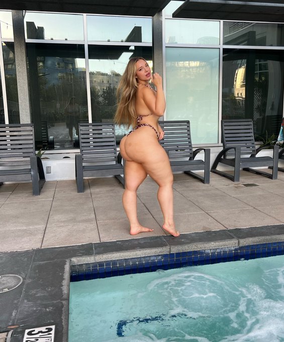 Live @ 4PM PST  https://t.co/vdodSFY0bN https://t.co/ORaMlWEMGP