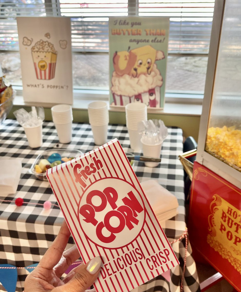 monica_soffera's tweet photo. Happy FRIYAY! So thankful for our awesome PTA @ClaytonCardinal ! I loved the special treat of  popcorn, drinks, and snacks this Friday. I added dill pickle seasoning on my popcorn too. Yum!  #teachersoftwitter #BackToSchool #iteachprek #pta https://t.co/8pdefiSOIN