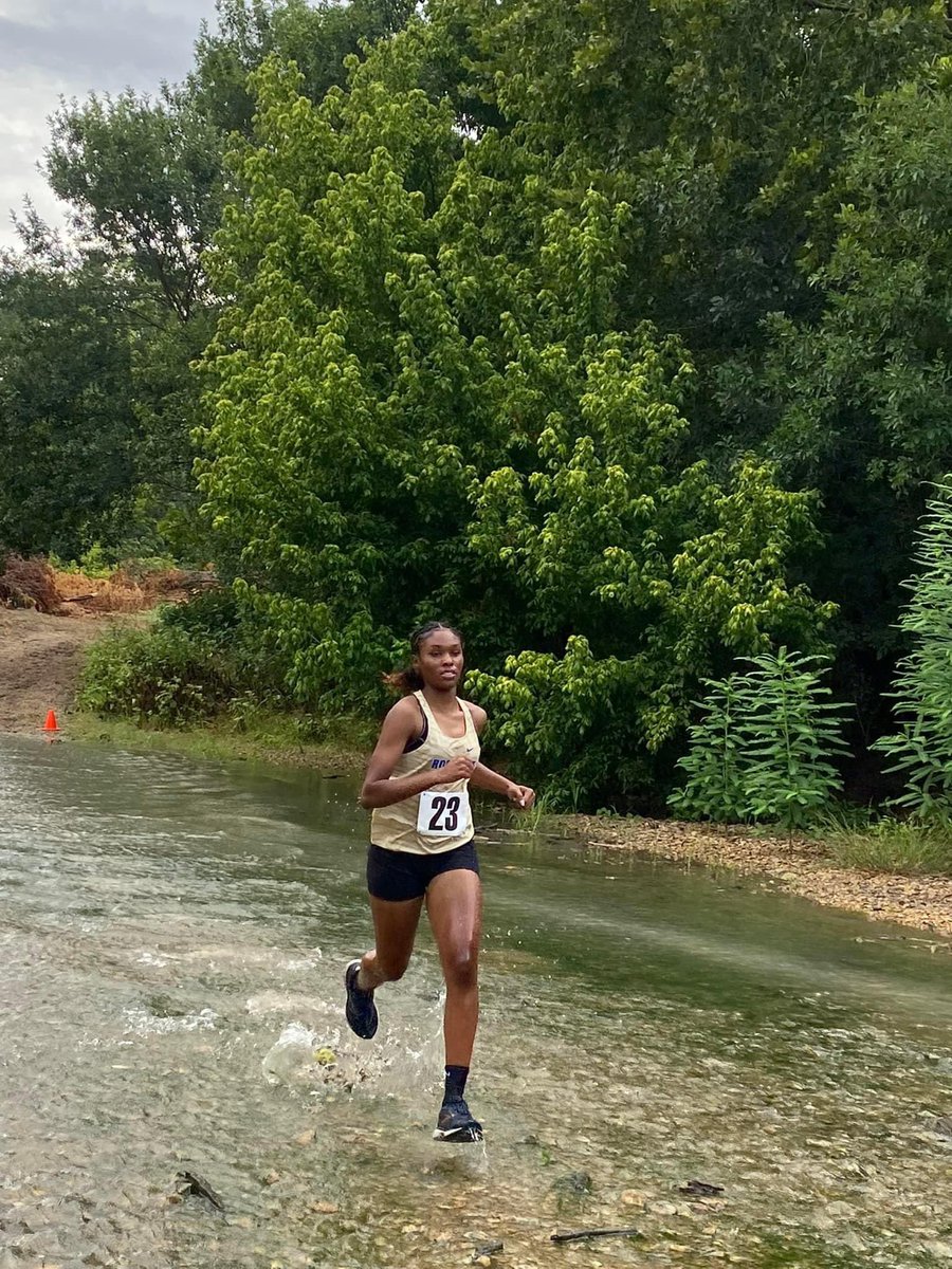 CrossRockdale's tweet photo. Rockdale River Run was a success! Varsity boys and JV boys both placed 🥇 
Varsity girls and JV girls finished up 5th with some strong legs and individual runs! Lots of hills, mud, and of course the final dash across the river ✨ #CrossCountry #RiverRun #Family https://t.co/tZfHGetrdk