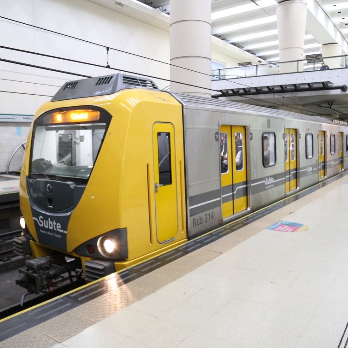 basubte's tweet image. ⚠️🟢 Desde este lunes 22, la #LíneaD cambia su horario de servicio por obras de instalación del nuevo sistema CBTC que brindarán mayor seguridad y regularidad al servicio.