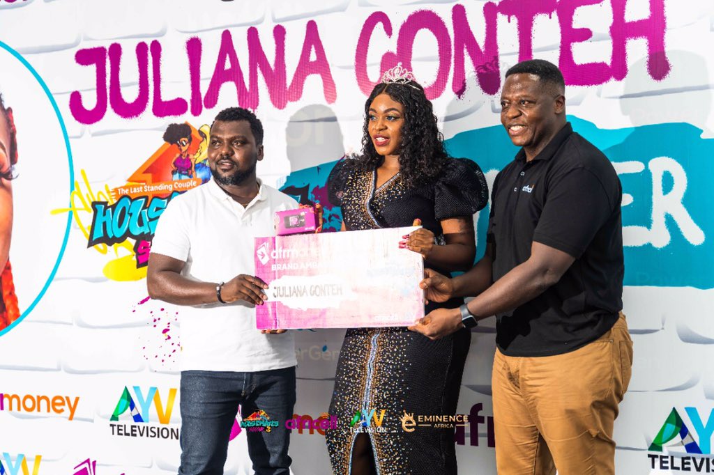 housematessl's tweet photo. Great news!
Promised.
Delivered!
AYV and Africell have presented the Grand Prize of Two hundred and fifty million (old Leones) to the Housemates Salone #Yagba Season 3 winner Julianna Conteh aka Julie Tombo. L
Di Yagba is winning...
#HMSalone
#HMSL3
#AYVDStv399 https://t.co/89tuUiGga3