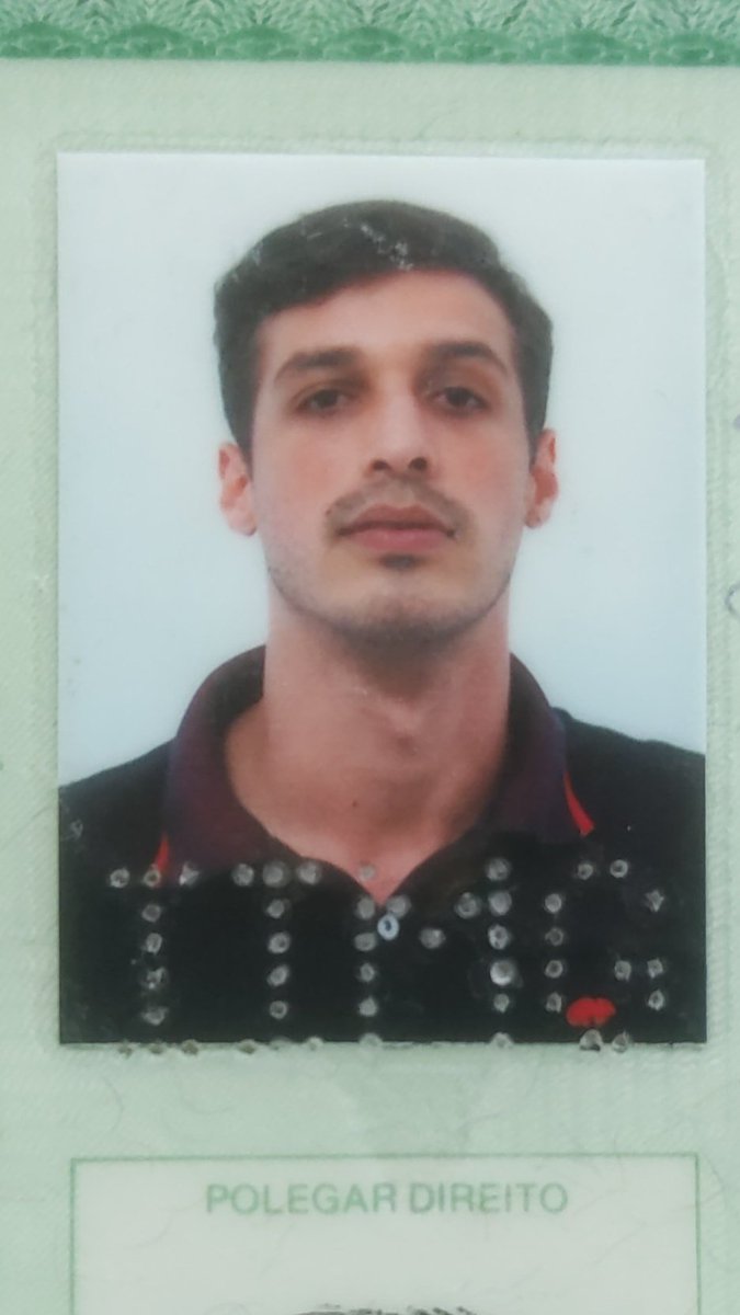 Hj mostrei minha identidade pra uma pessoa, ela disse q eu tinha cara de assaltante de banco...
Não entendi o que ela quis dizer!