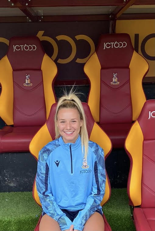 Bradford City AFC Women (@bcafc_women) on Twitter photo 🖊️⚽️ | Our second signing of the day sees <a href="/_jesswatkins/">Jessica Watkins</a> join us from local neighbours <a href="/btafcwomen/">Brighouse Town AFC Women</a>
Jess, who plays in a number of attacking roles, has spent a number of weeks with the first team squad during pre-season.
Welcome to Bradford City, Jess ⚽️ 🖊️⚽️ | Our second signing of the day sees <a href="/_jesswatkins/">Jessica Watkins</a> join us from local neighbours <a href="/btafcwomen/">Brighouse Town AFC Women</a>
Jess, who plays in a number of attacking roles, has spent a number of weeks with the first team squad during pre-season.
Welcome to Bradford City, Jess ⚽️