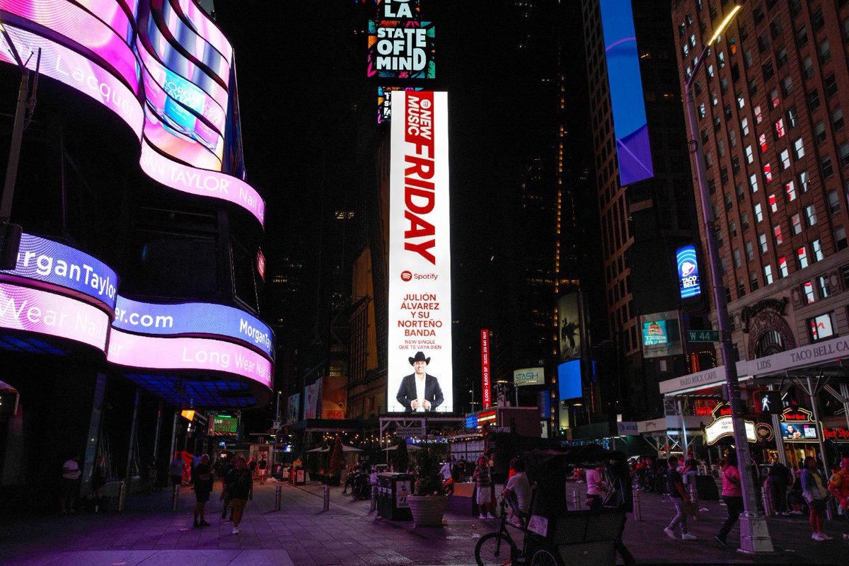 julionalvarez's tweet photo. #TimesSquare #ny estamos de regreso.  GRACIAS #Spotify por hacerlo posible #quetevayabien https://t.co/iiX229R7eD