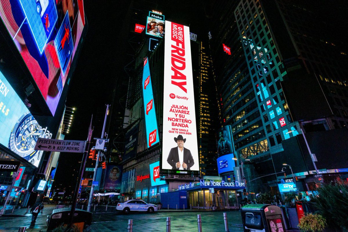 julionalvarez's tweet photo. #TimesSquare #ny estamos de regreso.  GRACIAS #Spotify por hacerlo posible #quetevayabien https://t.co/iiX229R7eD