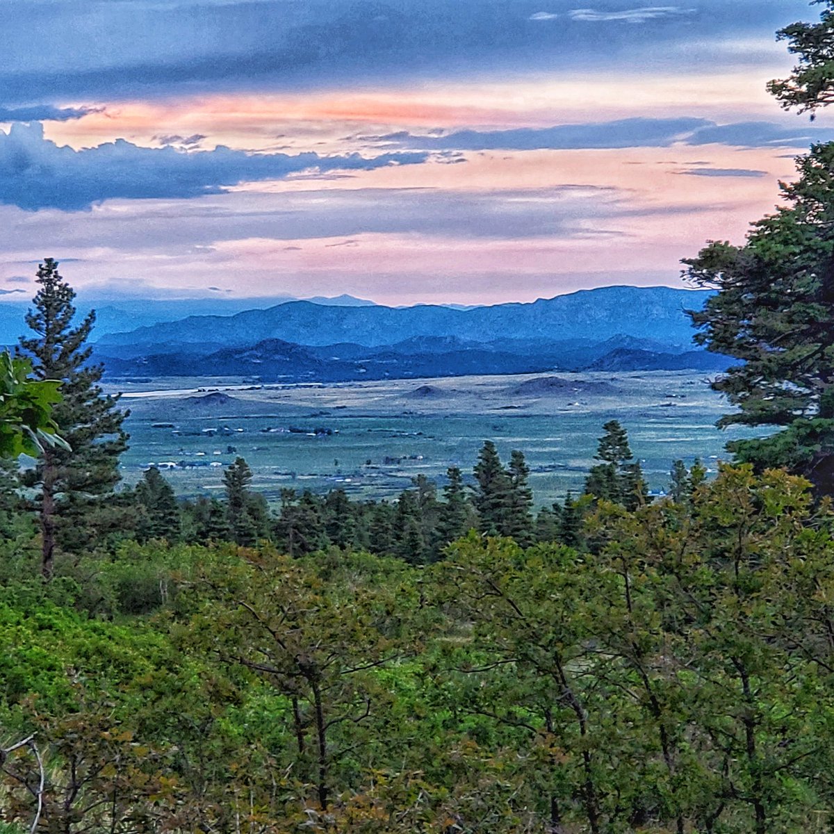BrandyNewness's tweet photo. Seriously contemplating moving to Amish country. Westcliffe, CO is just gorgeous. Take me to the mountains, please. #Escape https://t.co/KVuCPQzq9C