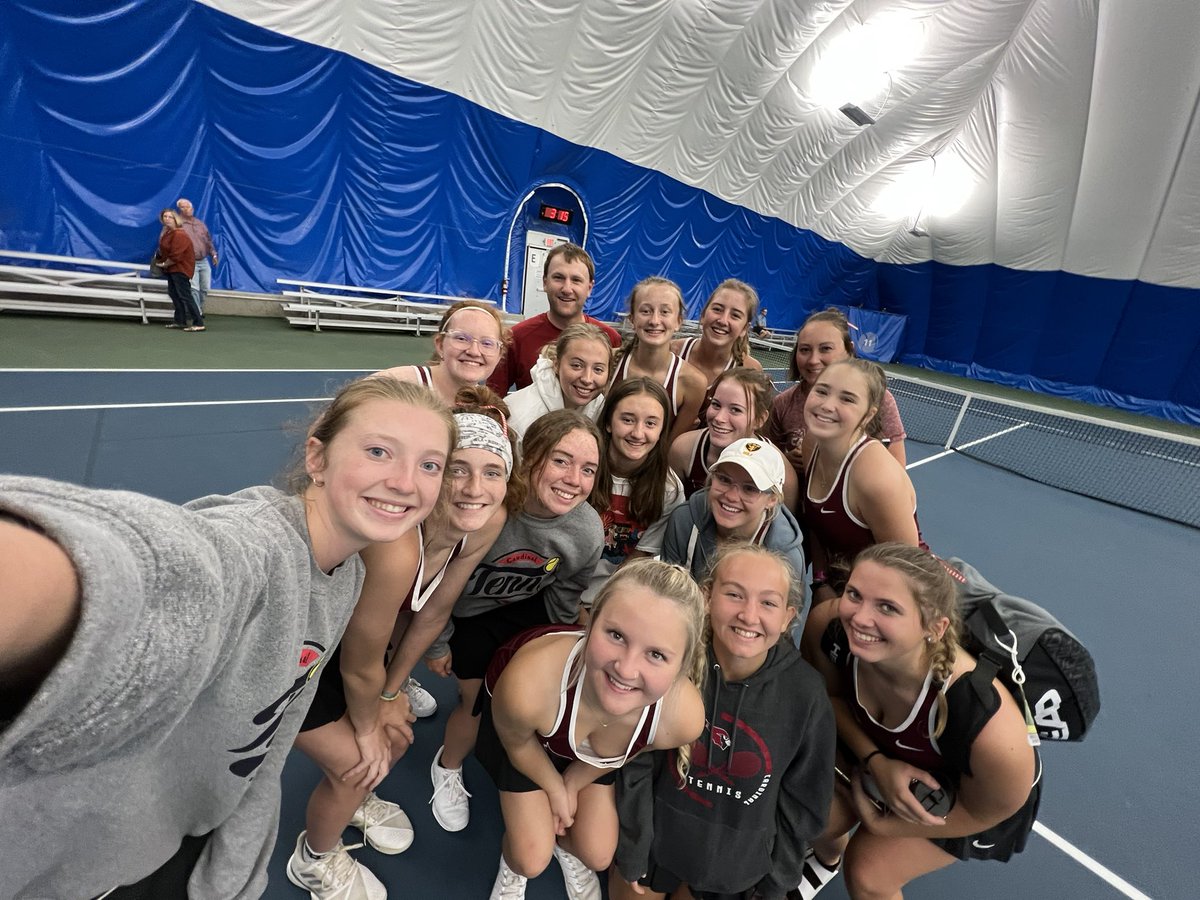 fhstennisgals's tweet photo. We were bosseos against Osseo (&amp; Spring Lake Park) 👩🏼‍💼💼

2-0! https://t.co/FtGahbk59a