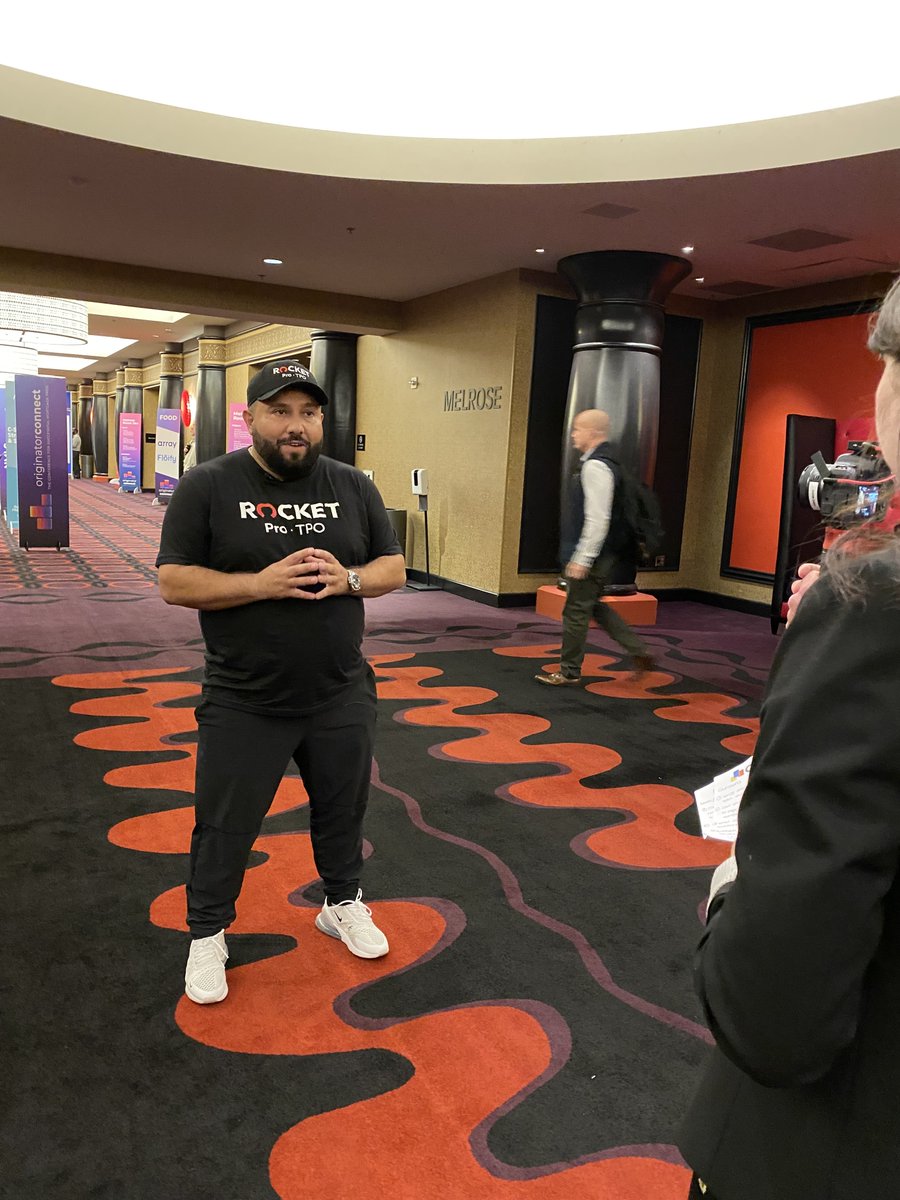 OriginatorCN's tweet photo. .@mikefawaz sporting the new All Love @nike SB Dunk High Pro at #OriginatorConnect @RocketPressRoom https://t.co/EmplQOpbyS