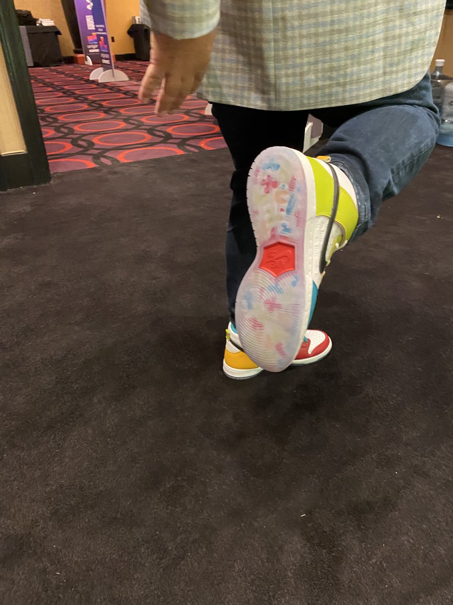 OriginatorCN's tweet photo. .@mikefawaz sporting the new All Love @nike SB Dunk High Pro at #OriginatorConnect @RocketPressRoom https://t.co/EmplQOpbyS