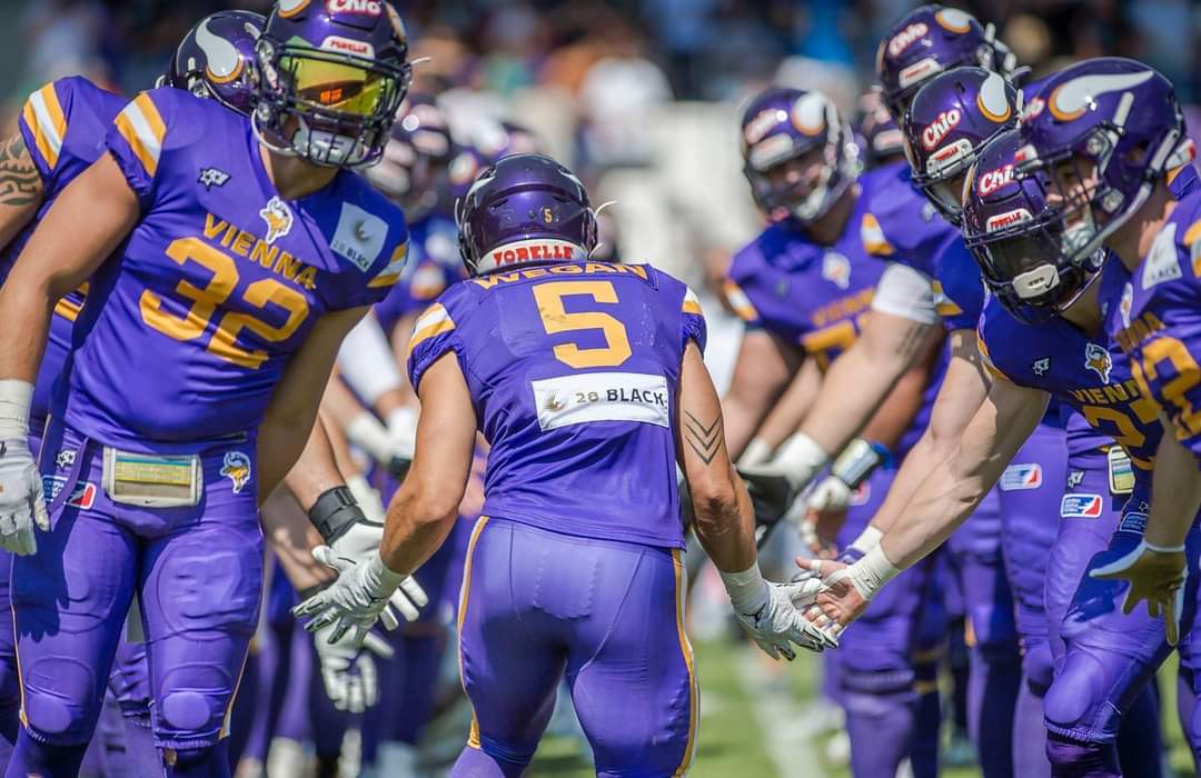 VikingsALLIN's tweet photo. @ELF_Official
#CentralConference
@ViennaVikings vs. @IstanbulRams
Good night, #Vienna!
We can‘t wait to play home again on Sunday - infront of our awesome #PurpleReign fans!
#ISTatVIK
21.08. | 3 PM
🎫 YOUR Ticket: https://t.co/AKKMVIoLRN
(📸 H.Jirgal / Quelle:Vikings) https://t.co/3fV4DXBgke
