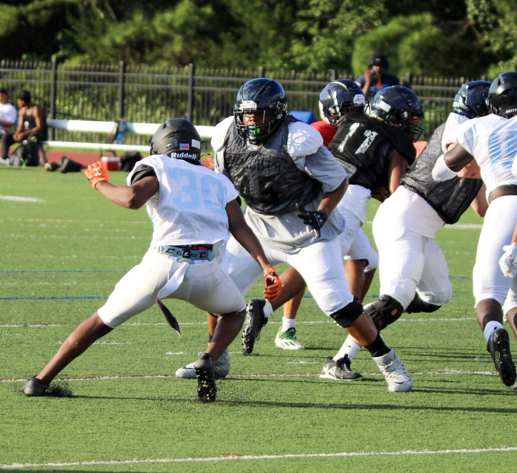 romeo_norris's tweet photo. Let’s go Big Rome! SMR vs Palotti scrimmage 08-19-2022 #SMR #SMRFootball https://t.co/kEo3ZT5rWj