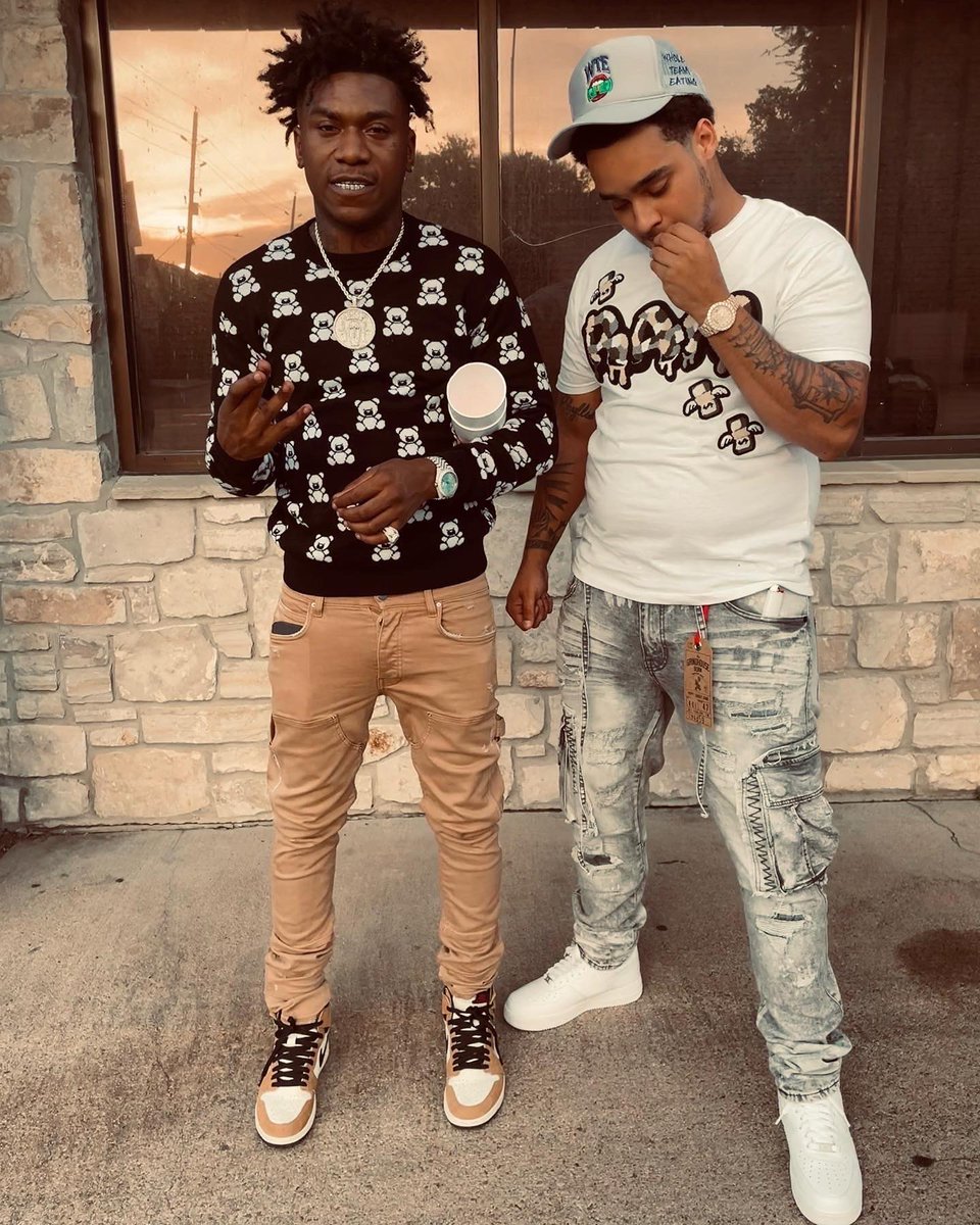 4guapshawty's tweet photo. And its a sad thing to say, but dey know not to play wit my dawg ๐๐๐ฆถ๐ฝ
#GreenFlagActivity #NeverBrokeAgain #4kt #FreeRod #freeddawg๐ https://t.co/mkLMeKW7Ox