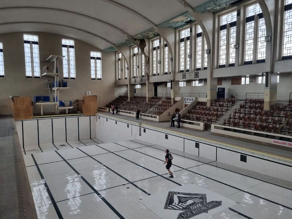 We had an excellent visit to Bon Accord baths this evening, combined with a great gin &amp; whisky tasting from the @aberdeenwhiskyshop 
#social #aberdeenarchitecture  #conservation instagr.am/p/ChdN3Yzq5Ud/