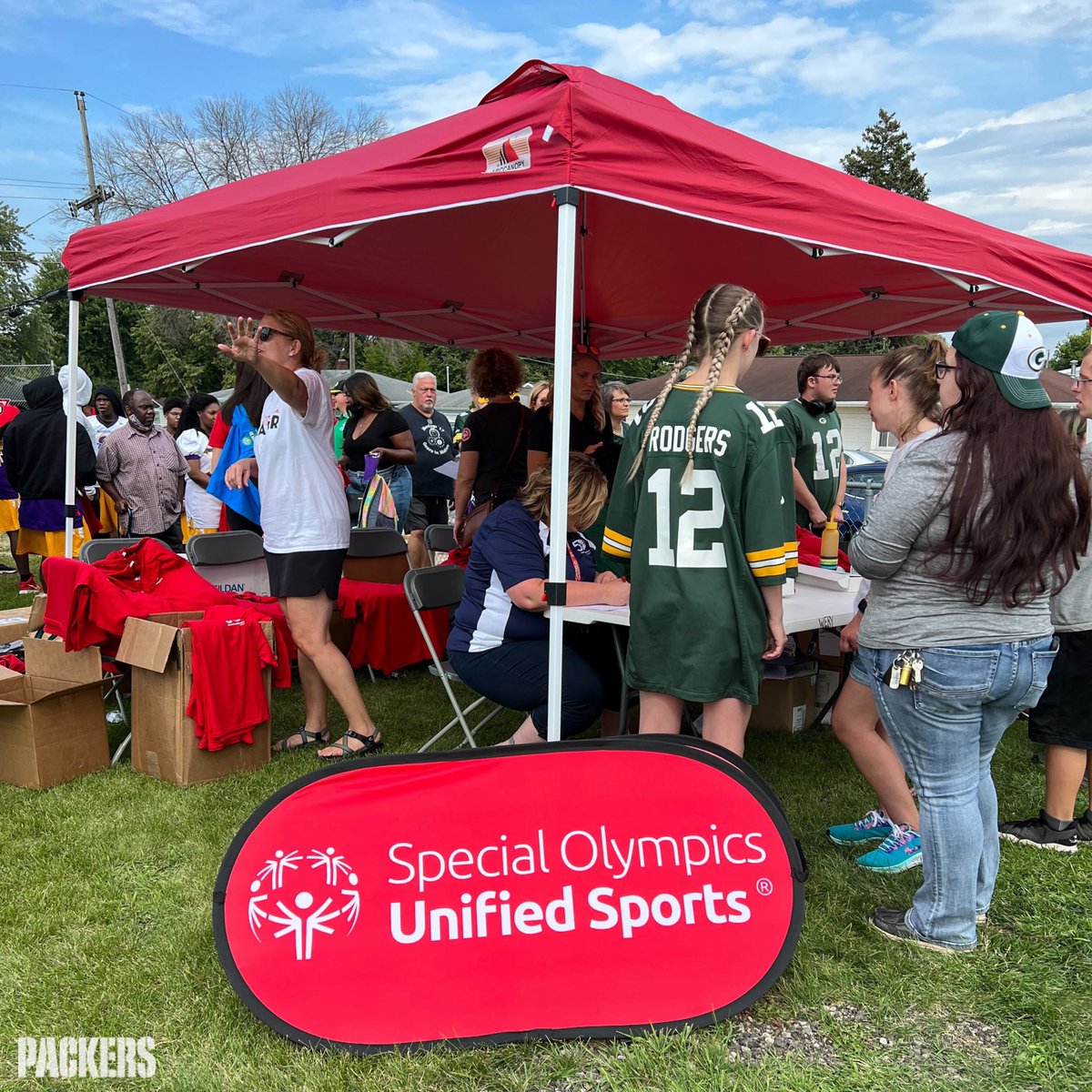 packers's tweet photo. Tonight's #PackersGiveBack game will recognize Special Olympics Wisconsin as the event's nonprofit honoree!

Learn more: https://t.co/MUiSRKm62P

#SOWI50 | #OURTEAM https://t.co/0lEXxs5QnB