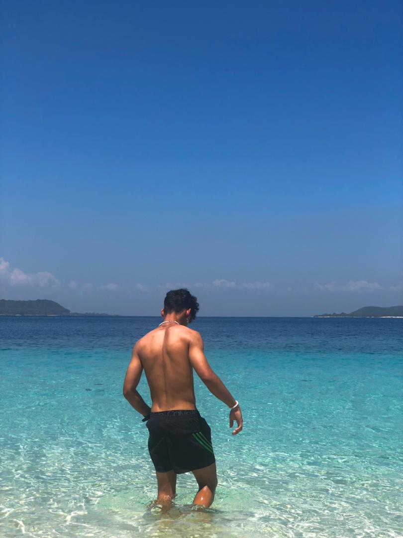 instasmokey's tweet photo. La playa está sobrevalorada. https://t.co/uC3YLiNA0H