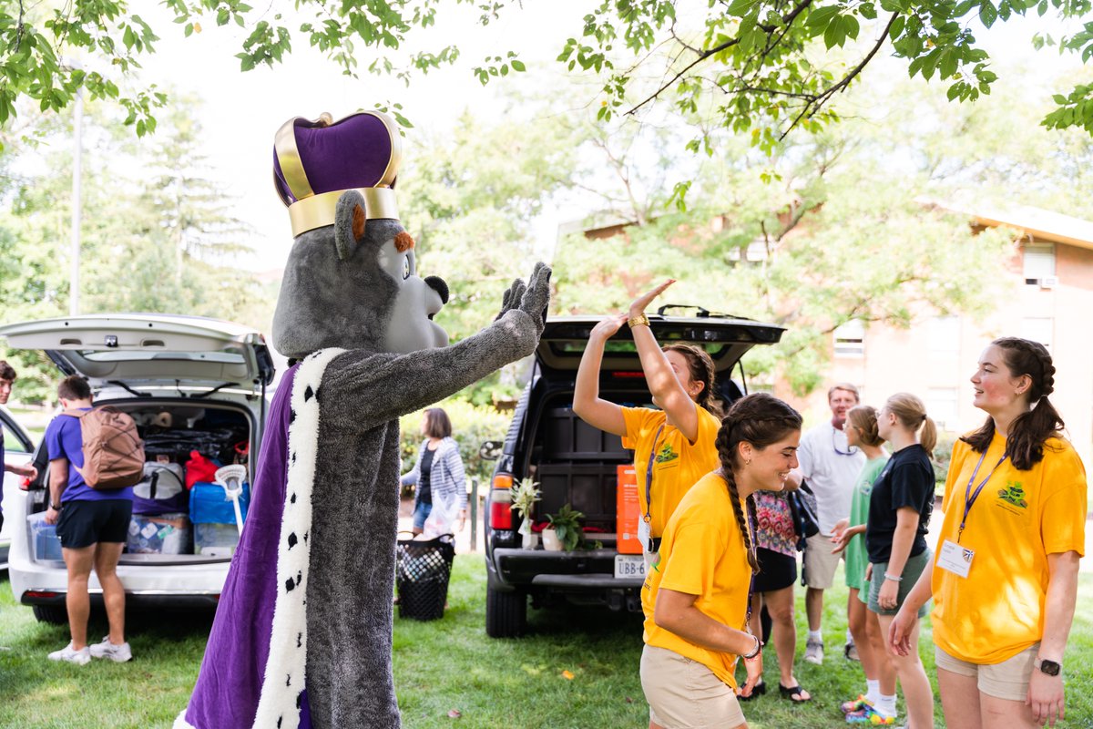 Jumping for joy because #JMU26 is moving home! We hope <a href="/JMU/">JMU</a> families had a great move-in day!