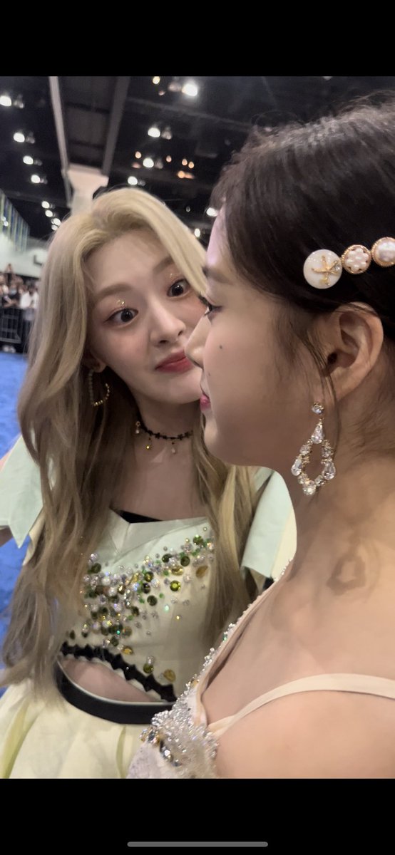strawberrysoob_'s tweet photo. WILL NEVER SHUT UP ABT SEEING STAYC SO CLOSE #stayc #staycatkcon #kcon #KCON2022LA #KCON #KCONUSA @STAYC_official @kconusa @KCON_official #slayc #staycgirls https://t.co/ok6mVOR9ZY