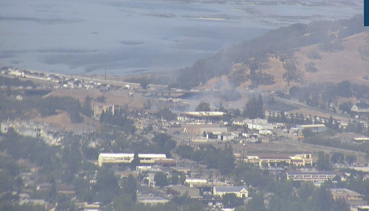 Sarah_Stierch's tweet photo. #101Fire as seen from the Big Rock camera. https://t.co/pceXuEt3ne https://t.co/yOTDWMYW4A