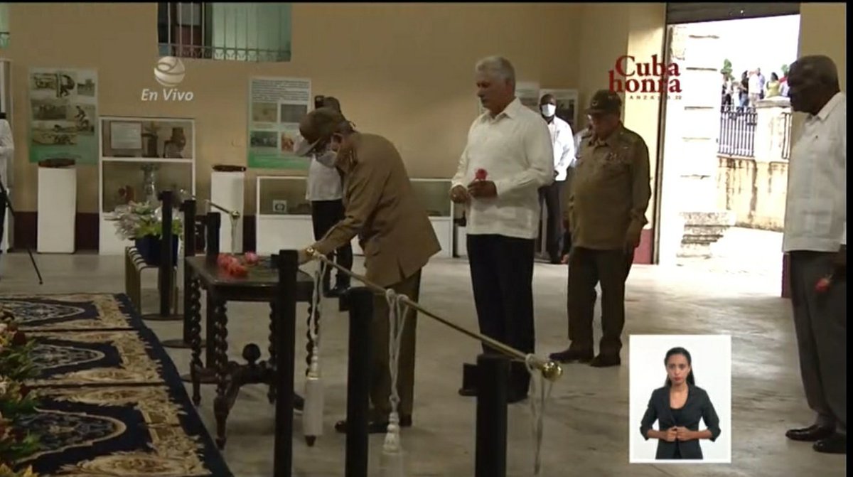 #Cuba Nuestro GE Raúl Castro Ruz, el Primer Secretario del <a href="/PartidoPCC/">Partido Comunista de Cuba</a> y Presidente <a href="/DiazCanelB/">Miguel Díaz-Canel Bermúdez</a>, Esteban Lazo, titular de 
<a href="/AsambleaCuba/">Asamblea Nacional Cuba</a>
 y ministros de 
<a href="/MinfarC/">Minfar_Cuba</a> y 
<a href="/minint_cuba/">MININT_CUBA</a>, encabezaron última guardia de honor en tributo a héroes caídos en siniestro en #Matanzas #CubaHonra