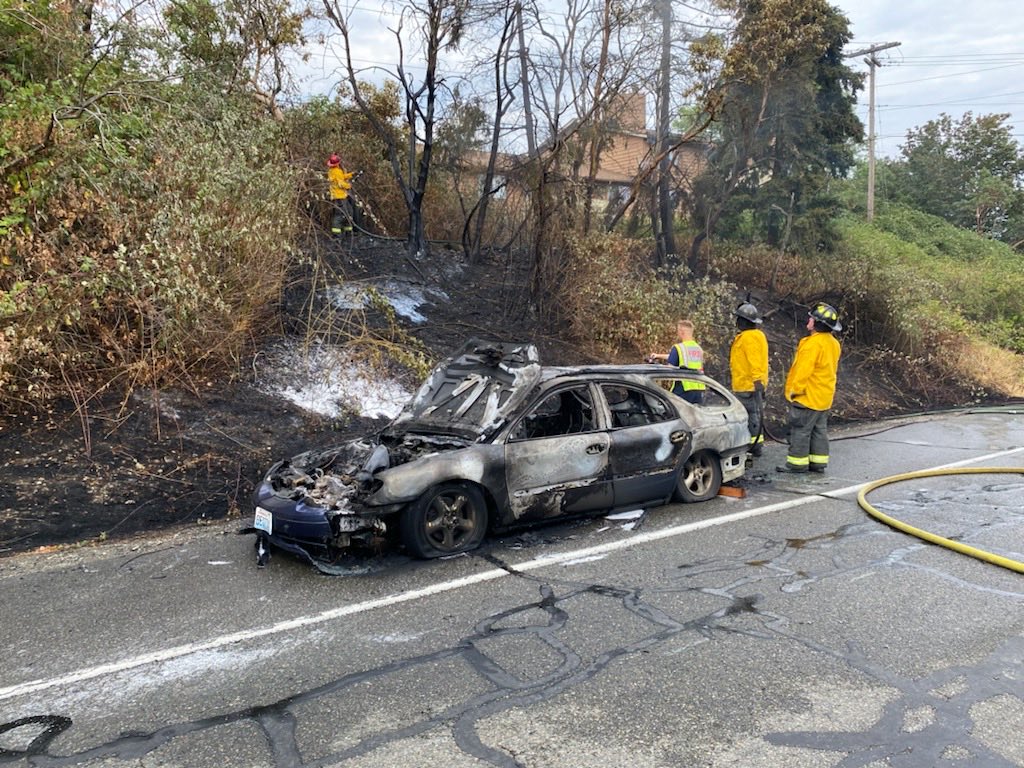 wspd2pio's tweet image. This is happening SB 5 near 188th. Car fire that spread to hillside. No injuries. #UseCaution through the area and expect delays.